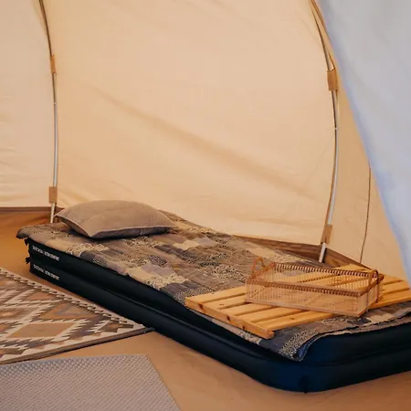 Glamping Wake Surf Naklo * 奥洛穆茨